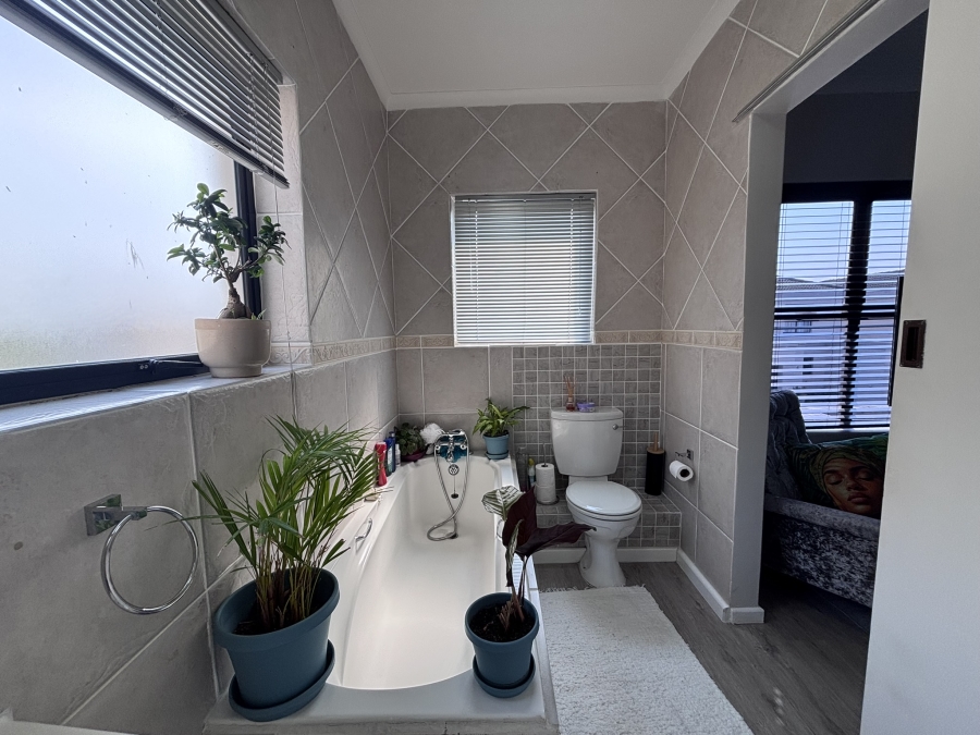 To Let 2 Bedroom Property for Rent in Parklands Western Cape